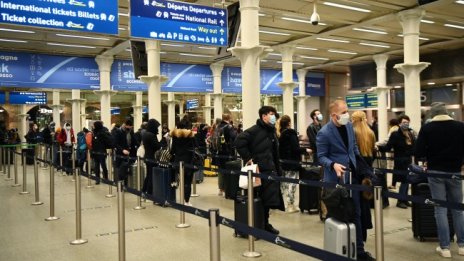 Спешно съвещание в Лондон заради спрените полети от и до Острова