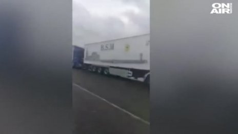Стотици шофьори остават блокирани на границите на Великобритания