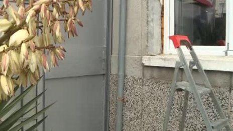 Пътят до дома - през прозореца, една съседска драма в кв. Коматево