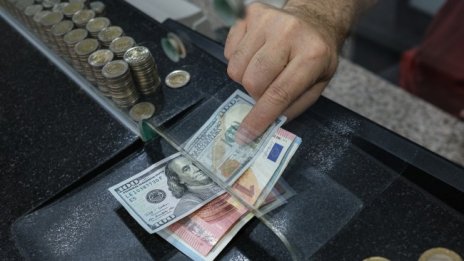 COVID-19 намали преводите на българските емигранти с 1,43 млрд. лв.