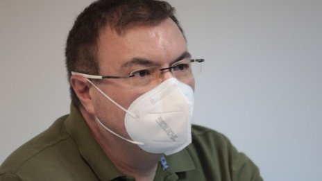 И след първата ваксина с маска, след втората - не би трябвало да се заразим