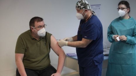 Ангелов часове след ваксината: Няма промени, чувствам се добре!