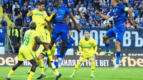 Левски и Лудогорец завършиха 0:0, сините останаха начело  в класирането