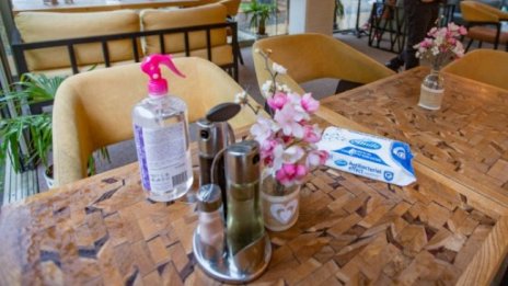 Ресторантьорите се чудят как ще изгонят гостите в 22 ч. тази вечер 