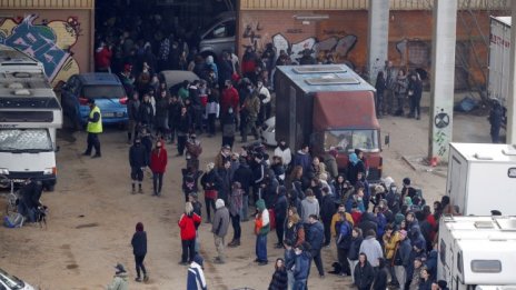 300 души празнували 40 часа в хангар до Барселона, полицията ги разкри