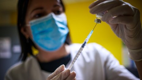 Ваксинирани лекари в Румъния са се заразили с COVID-19