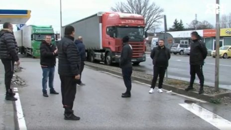 Шофьори протестираха на Кулата заради полицейски рекет в Гърция