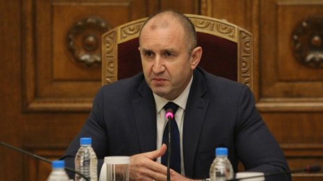 Румен Радев: Действията по машинното гласуване се предприемат критично
