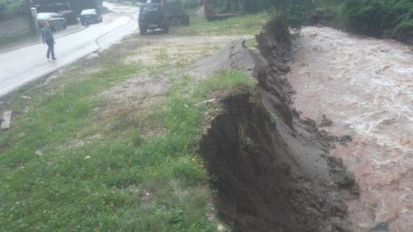 Заради обилните валежи: Опасност от наводнения в цялата страна 