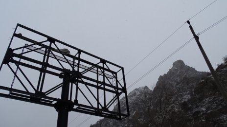 Силният снеговалеж на Северозапад предизвикаха авария на електропровод