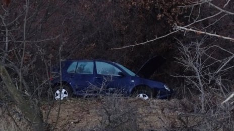 Кола излетя от път край Благоевград, двама ранени