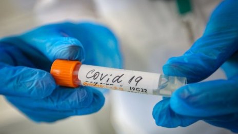 Швейцария в очакване на трета вълна от COVID-19, затваря магазини 