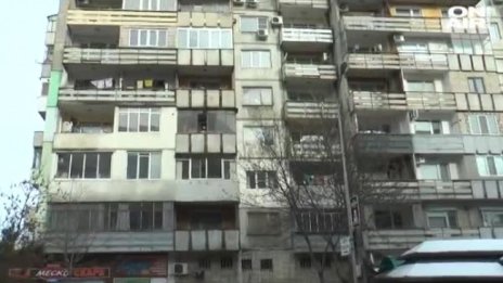 Видинчанин тормози съседите си, терасата му - сметище