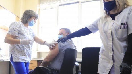 За отваряне на моловете по-малко въпроси, отколкото за ресторантите