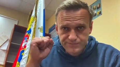 Дори и в затвора Алексей Навални е заплаха за режима на Путин