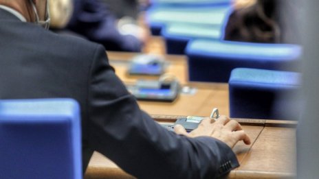 7 партии в следващото НС, ГЕРБ води на БСП с близо 4%, Слави трета сила