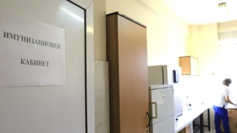 Ваксинираните не са освободени от карантина