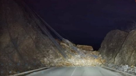 Тътен, трус... 4000 тона скална маса се е свлякла край Елисейна