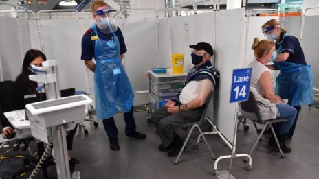 Лондон одобрява четвърта ваксина срещу COVID-19 до седмици