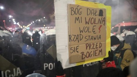 В Полша не стихват протестите след забраната на абортите