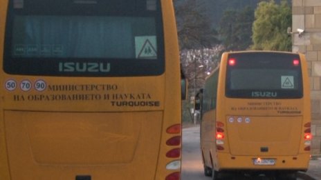 Две автобусни линии возят ученици до училище в София