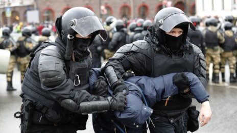 Протестиращите в Русия: Всеки може да е следващият