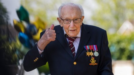 Почина 100-годишният ветеран сър Том Мур