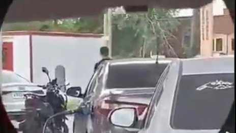 Руснаците продължават да се бият за гориво ВИДЕО