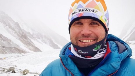 От умора... Скатов паднал, докато сменял от едно въже към друго