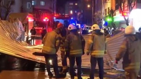 Трима ранени при буря в Истанбул