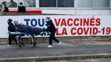 Франция удължи извънредното положение заради COVID до 1 юни