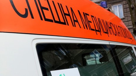 Мъж със срязана китка извадил нож срещу лекар 