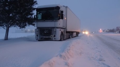 АПИ: Няма затворени пътища, всички са проходими при зимни условия