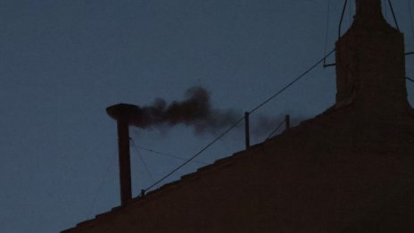 След дълго чакане: Черен дим оповести, че няма избран папа 