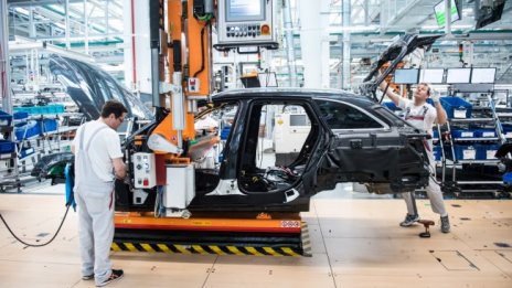 Задължителните тестове застрашават германската автоиндустрия