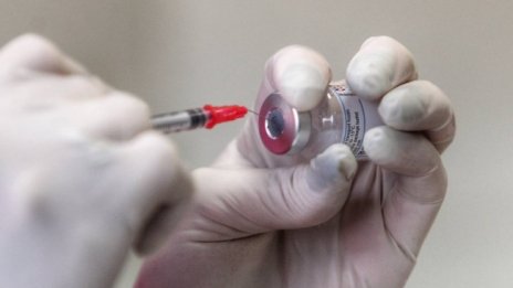 Близо половината учители отказват ваксините засега