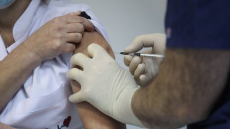 МЗ с препоръки за прилагането на ваксините срещу COVID-19
