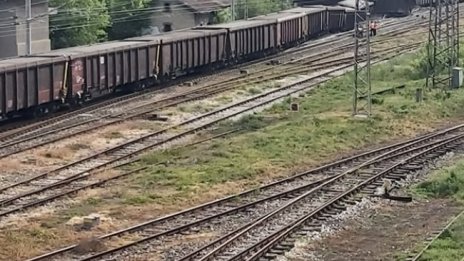 Влак помете камион в Лом, бариерата не била спусната