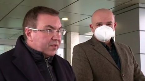 Ангелов: По-добре хората да чакат за ваксинация, отколкото за линейка