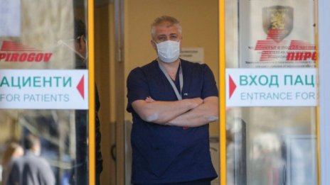 16 000 се ваксинираха през уикенда, някои имали неразположения