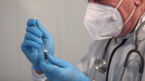 20 души решиха да се ваксинират срещу коронавируса през нощта 