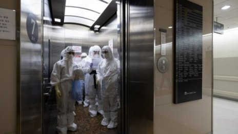 Асансьорът - сред най-опасните места за заразяване с коронавируса