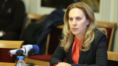 Николова: Машините се охраняват, няма как да се манипулират