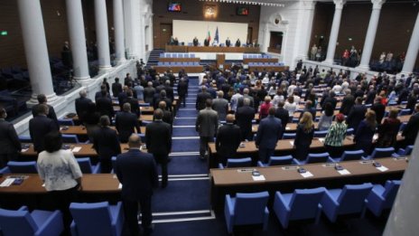 Парламентът се разпуска на 25 март, тогава заседава за последно