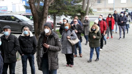 Без опашки през нощта, 47 души са се ваксинирали в Пловдив