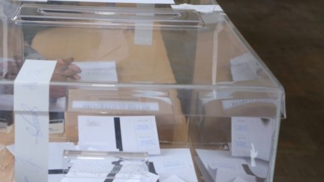 Дистанцията между ГЕРБ и БСП се увеличава, Слави трети