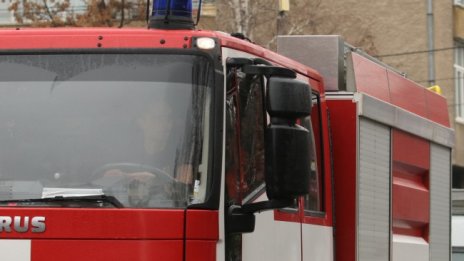 Цех за пластмаса изгоря при пожар в Средец