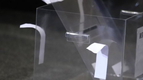 Защо в Мъглиж мнозина гласуваха с оранжеви маски?