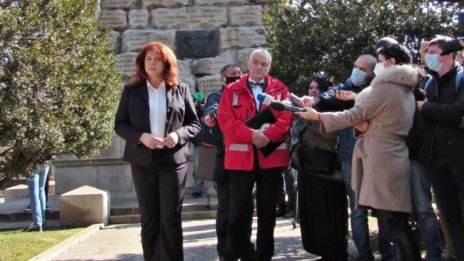 Йотова: Нито една държава не допусна такъв хаос с ваксините 