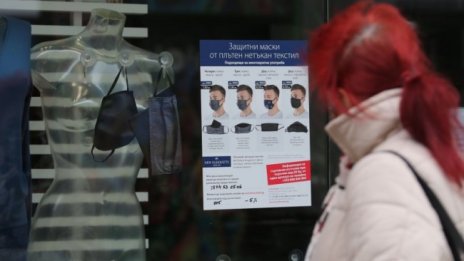 Пандемията се отразява на творците като "нокауриращ удар" 